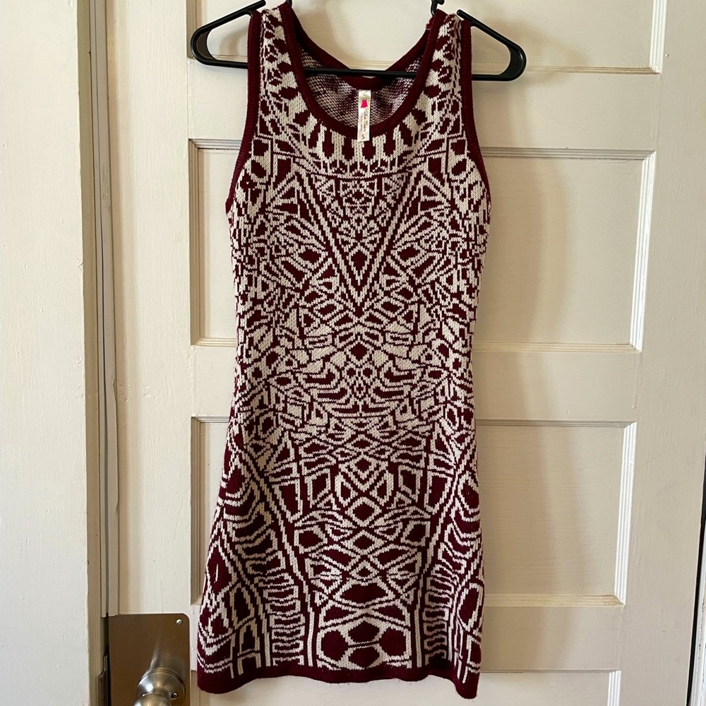 S Alice Moon ModCloth Sweater Dress SMALL Burgundy